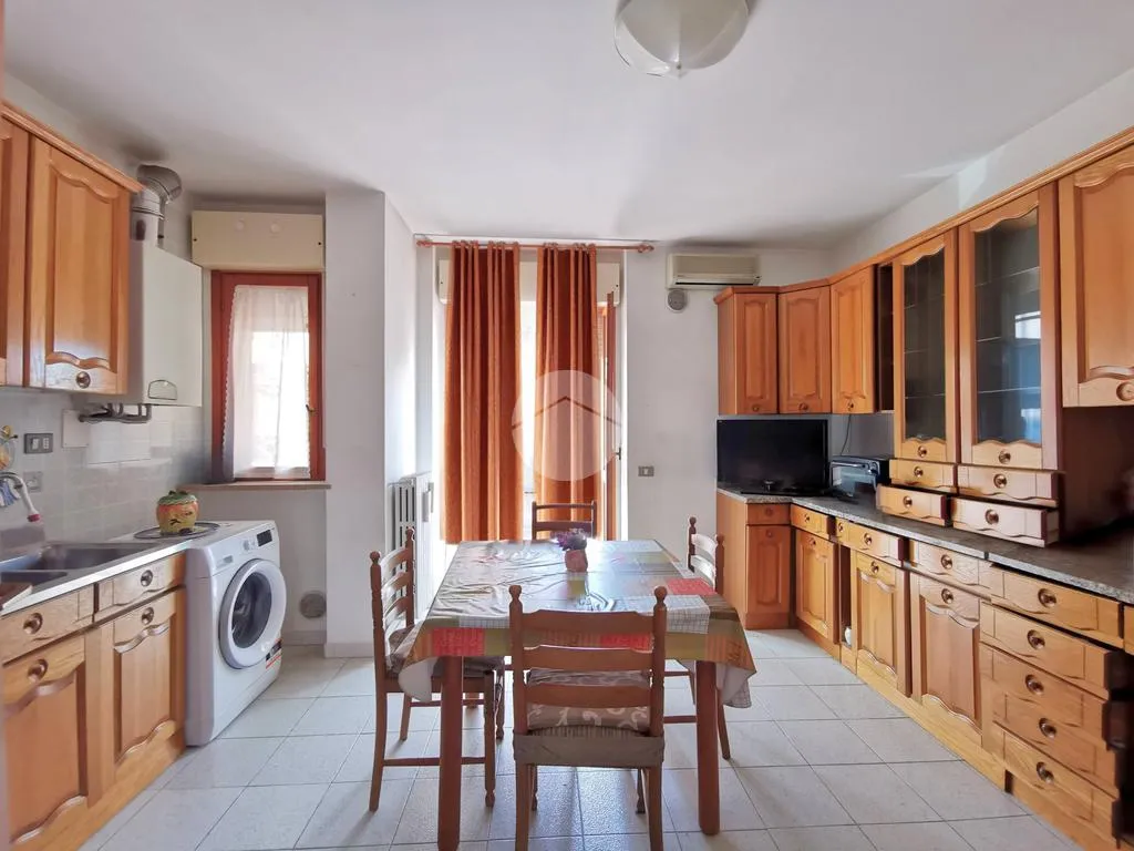 Cuisine - Four-Room Apartment with Balcony in Lucera