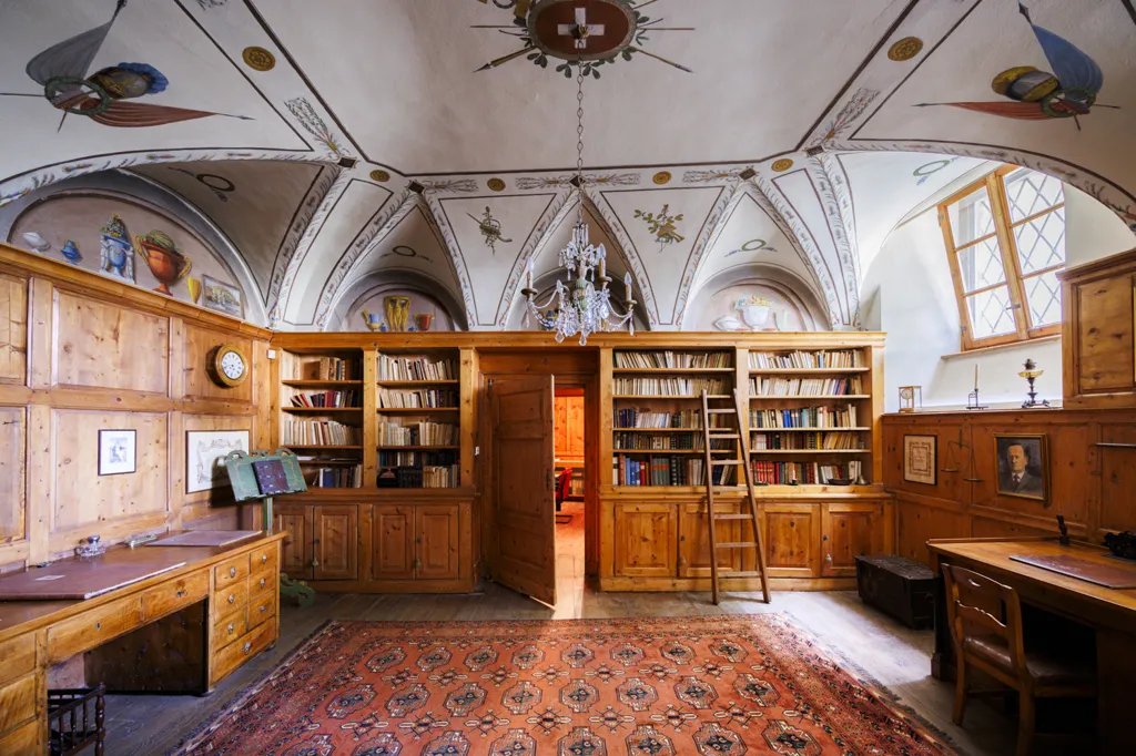 Bureau - Historical Palace with Renaissance Architecture in Sondrio
