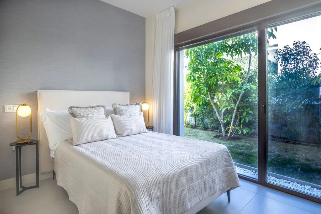 Magamistoad - Beachfront Villa with Pool in Estepona