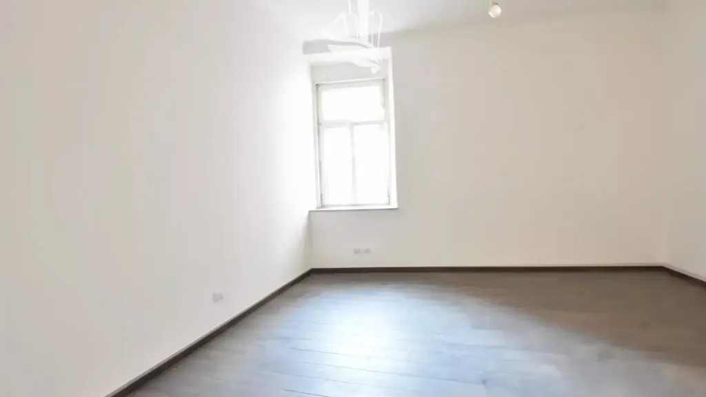 Toad - Versatile Apartment with Balcony in Bolzano
