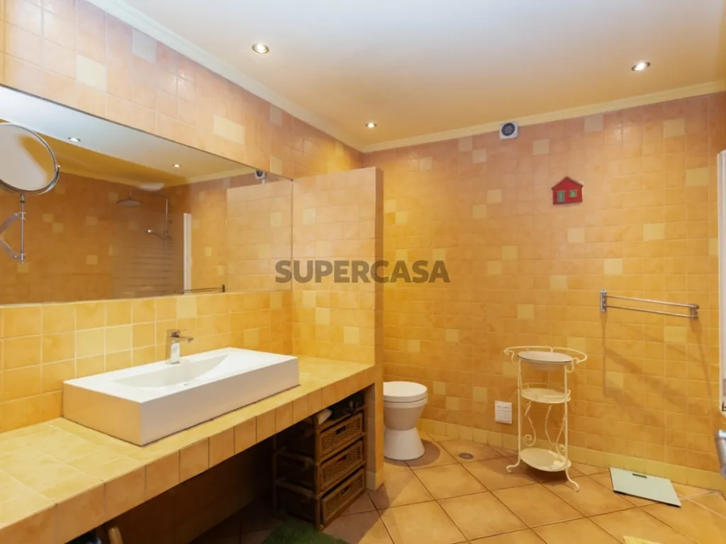 Vannitoad - Open-Plan Apartment with River View in Almada