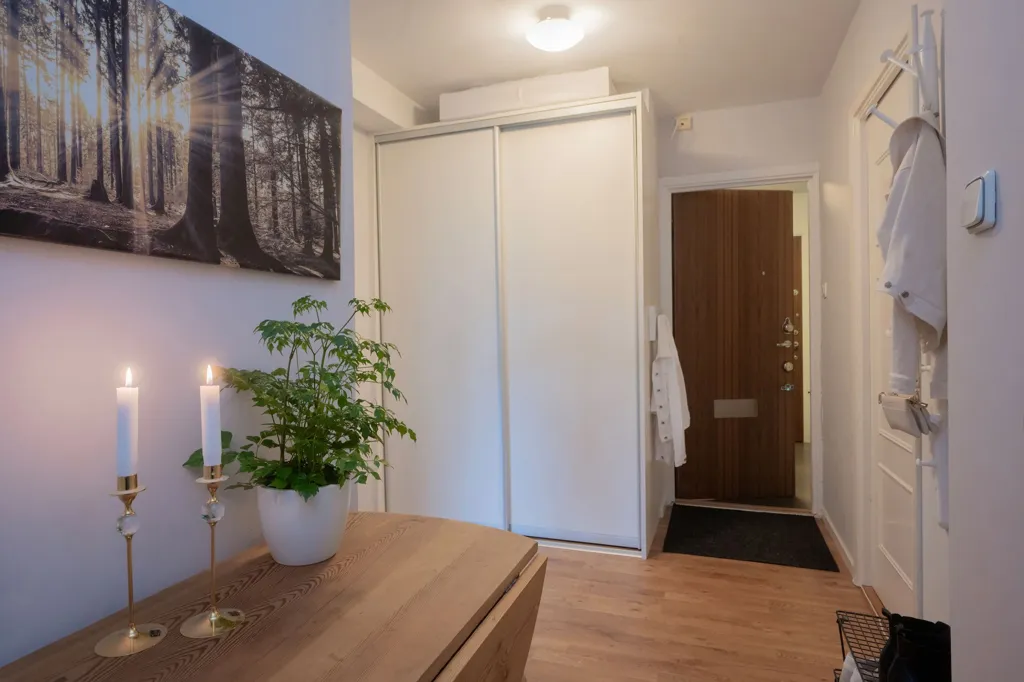Flur - Bright Apartment with Balcony near Stuvsta Centre