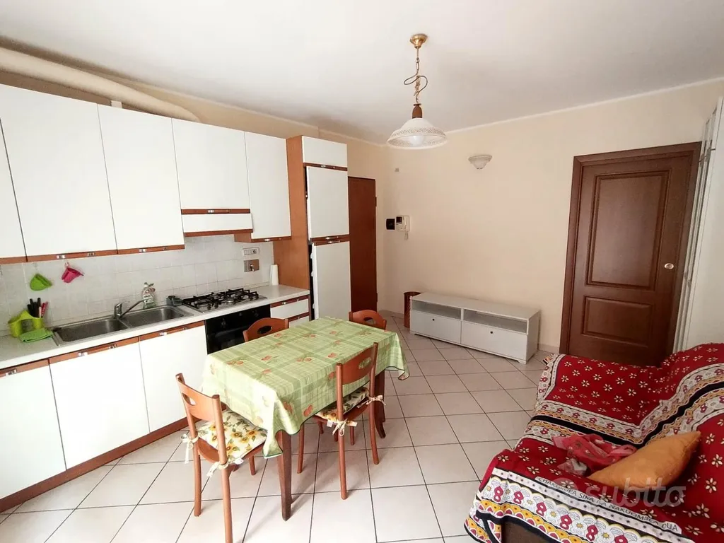 Söögituba - Single Room for Student in San Paolo