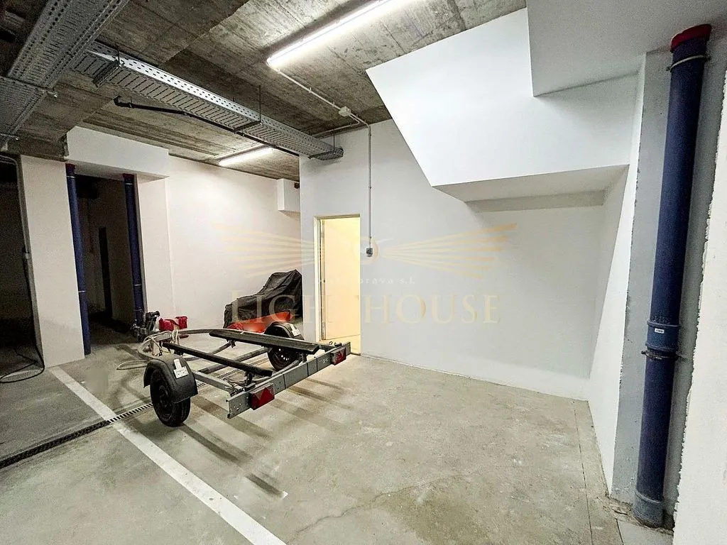 Garage - Luxury Townhouse with Pool in Lloret de Mar