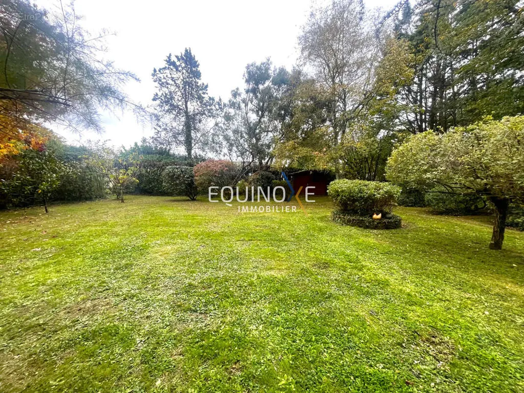 Aed - 1970s Villa with Garden in Bouaye