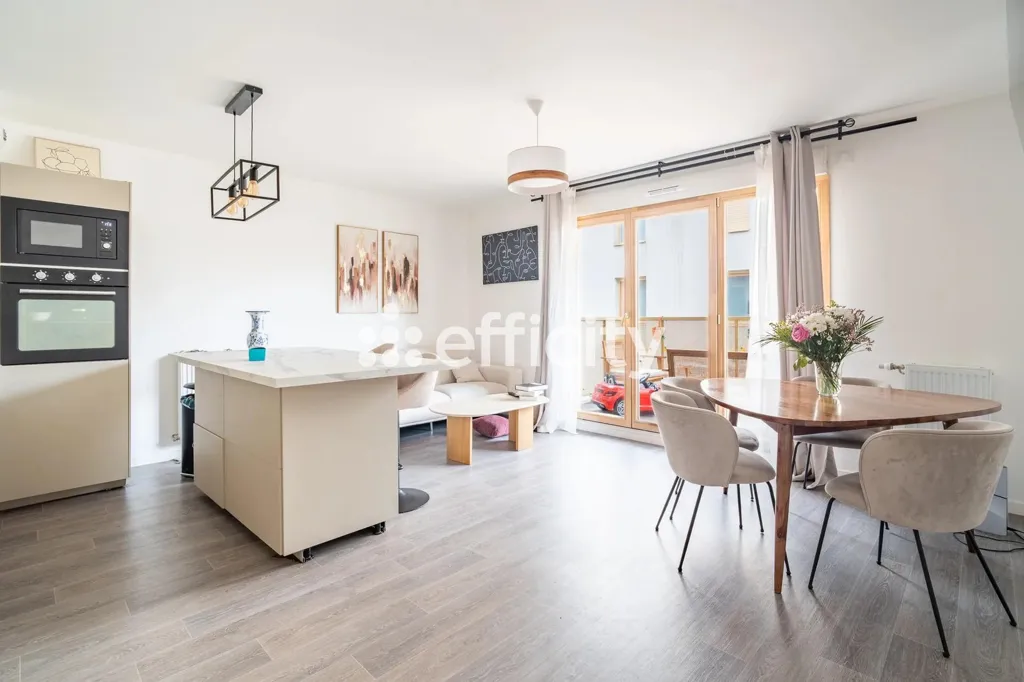 Köök - 4-Bedroom Apartment with Balcony in Pierrefitte Centre