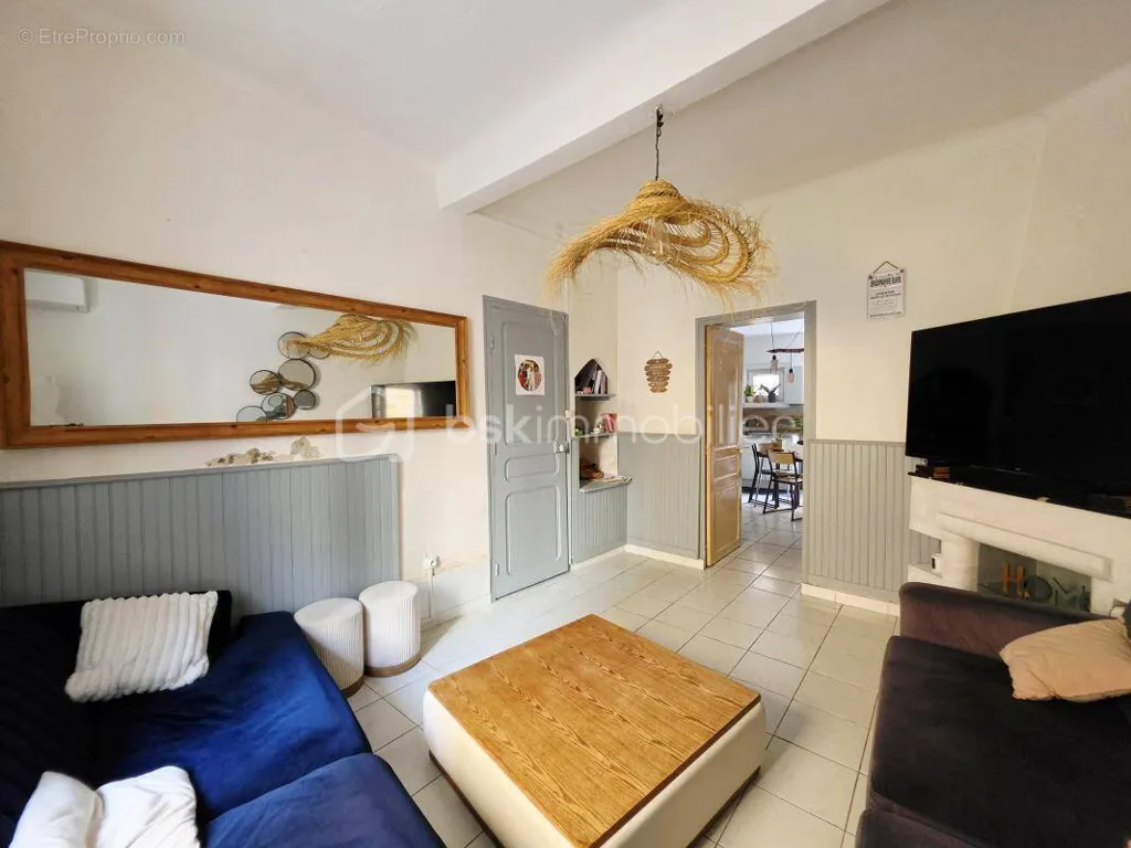 Séjour - Maison de Village Traversante avec 4 Chambres en Centre-Ville
