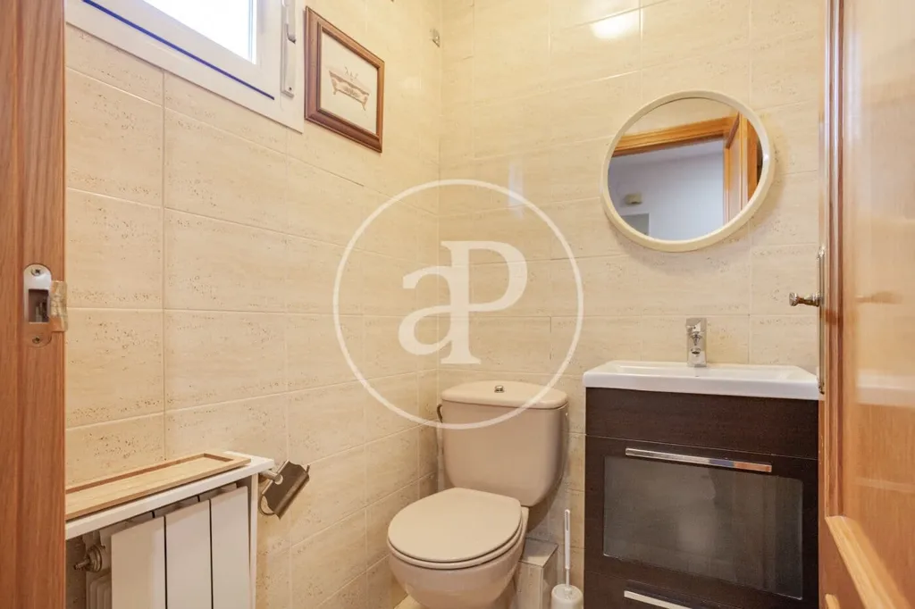 Vannitoad - Semi-detached Chalet with Terrace in Barajas