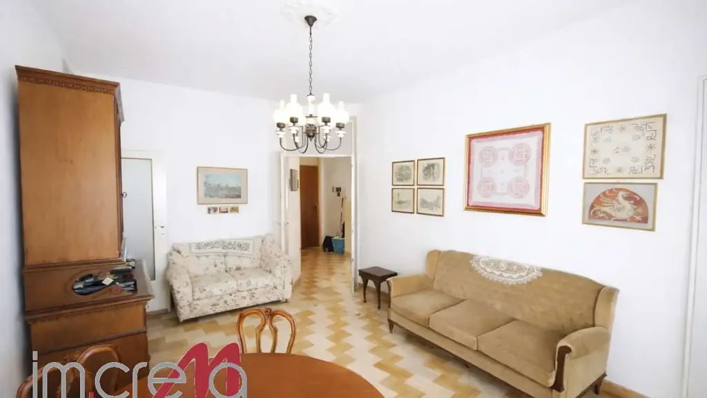 Elutuba - Bright Apartment with Balcony in Crema