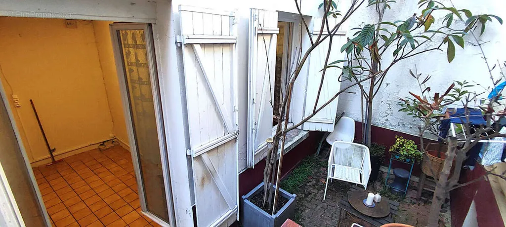 Aed - Converted Flat with Courtyard in Montmartre