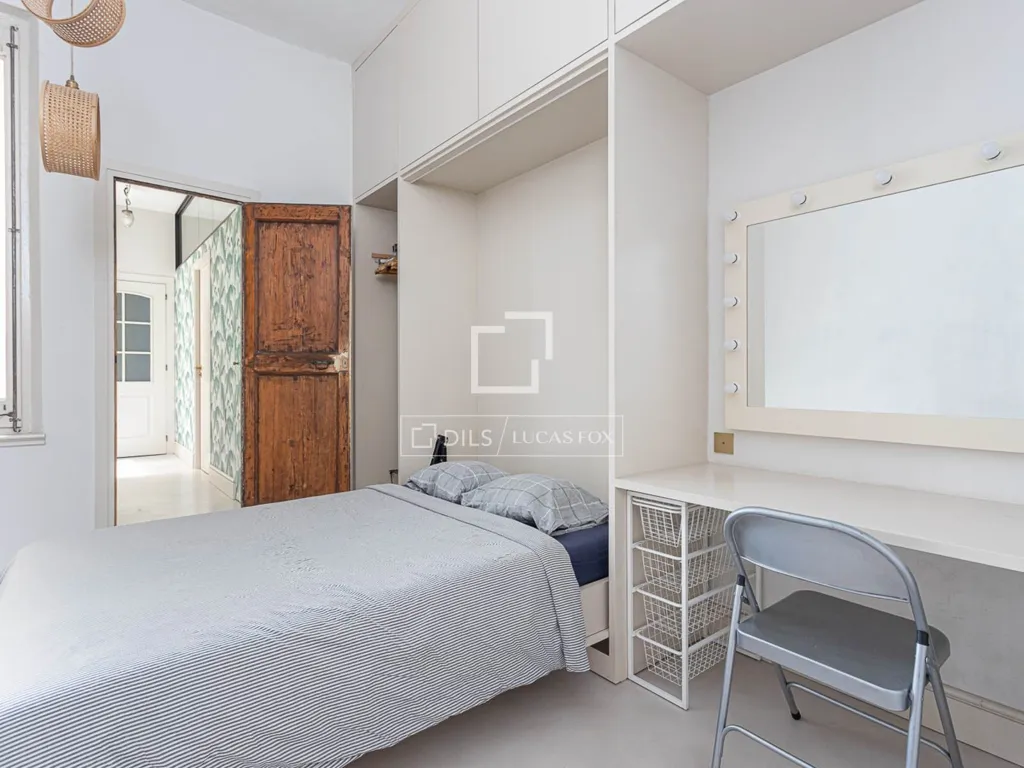 Chambres - Refurbished Apartment with Central Patio in Barcelona