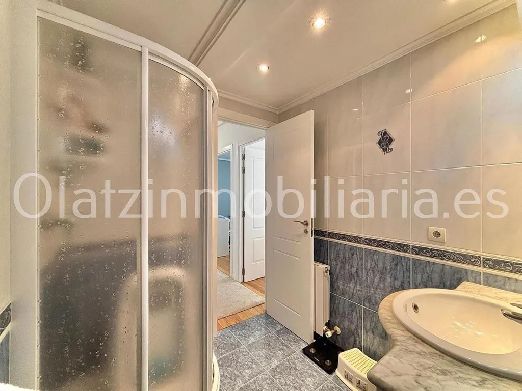 Bathrooms - Bright Apartment with Terrace in Zalla Centre