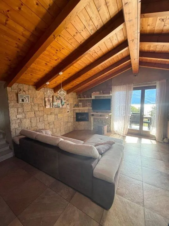 Elutuba - Luxury Apartment with Lake View in Musso