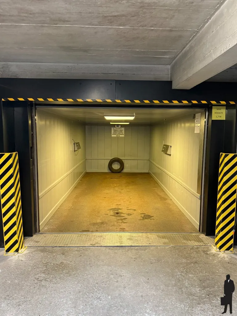 Garaaž - 15 Parking Spaces in Antwerp