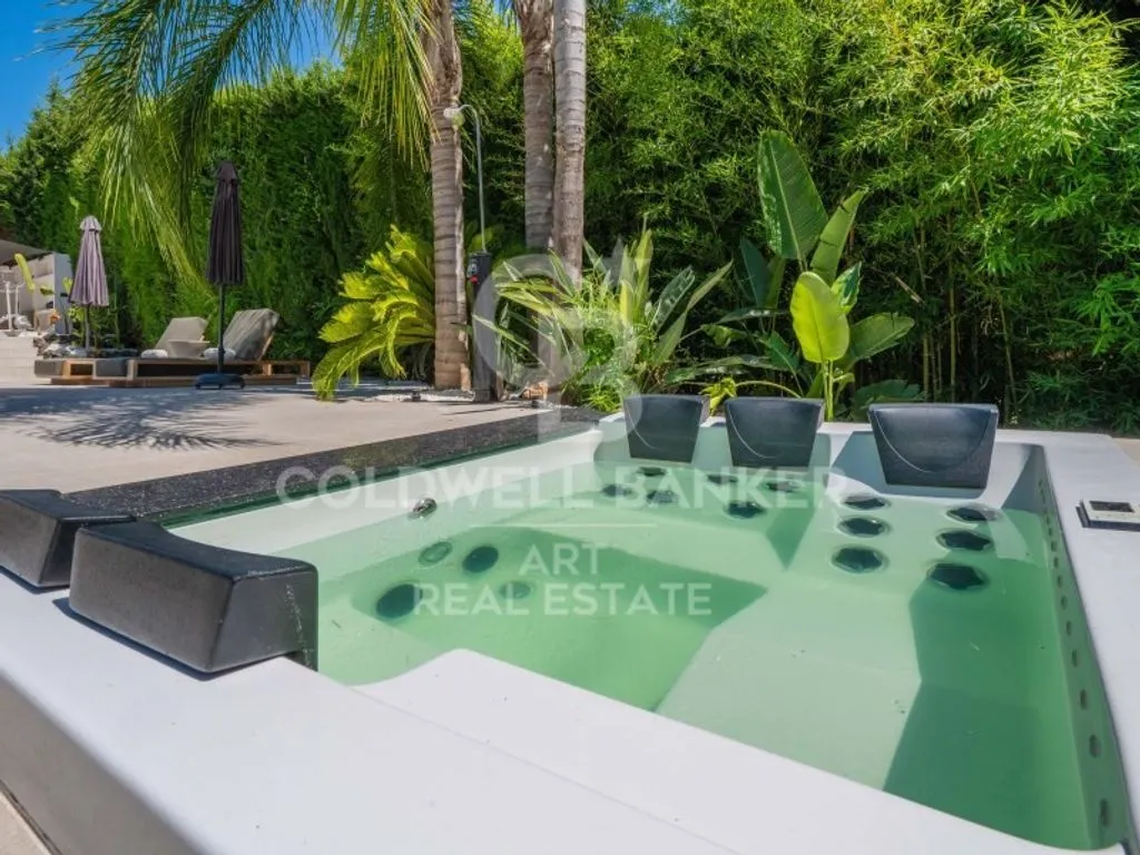 Piscine - Luxury Villa with Pool in Nueva Andalucia