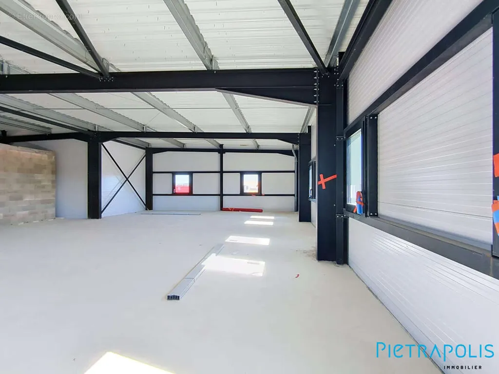 Stanze - Office Space with Parking in Sete