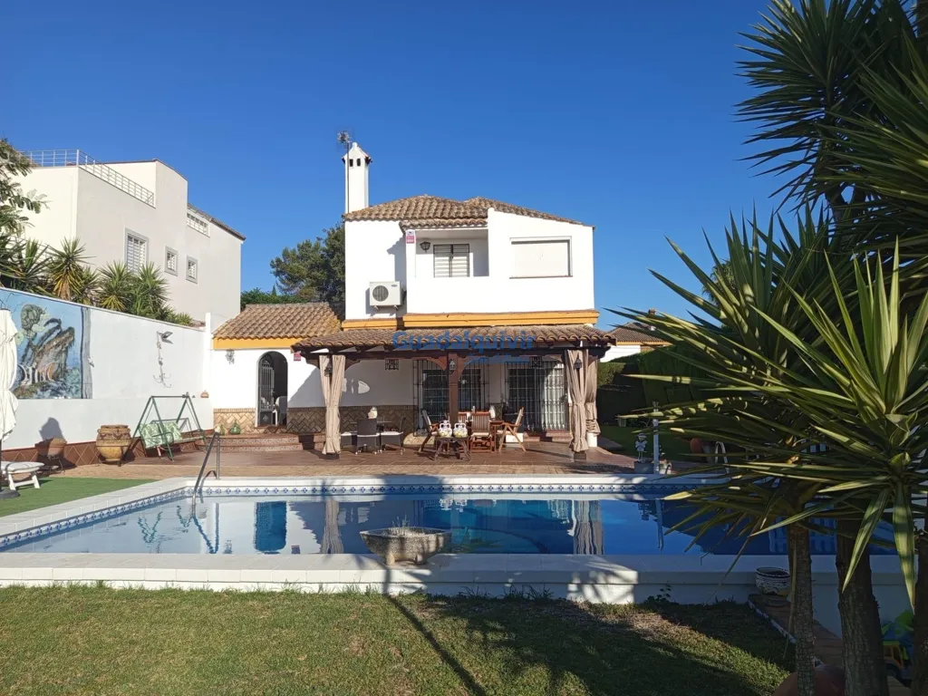 Pool - Independent Chalet with Pool in Cerros de Montequinto