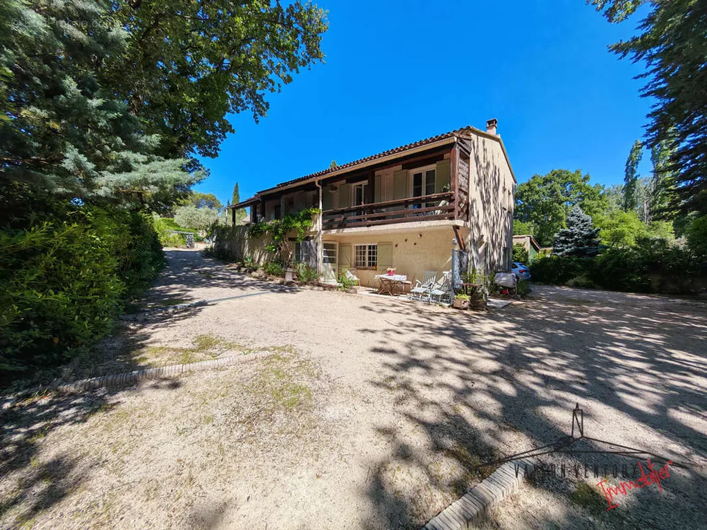 Extérieur - Maison Luxueuse avec Piscine à Vaison-la-Romaine