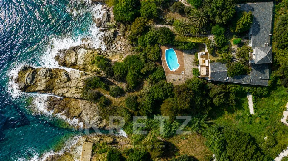 Vue aérienne - Villa Pieds dans l'eau avec Crique Privée à Erbalunga