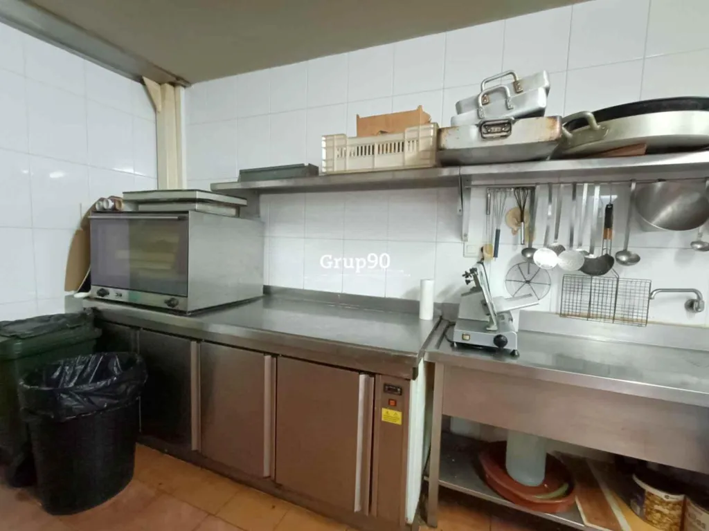 Kitchen - Restaurant for Rent with Terrace in Lleida