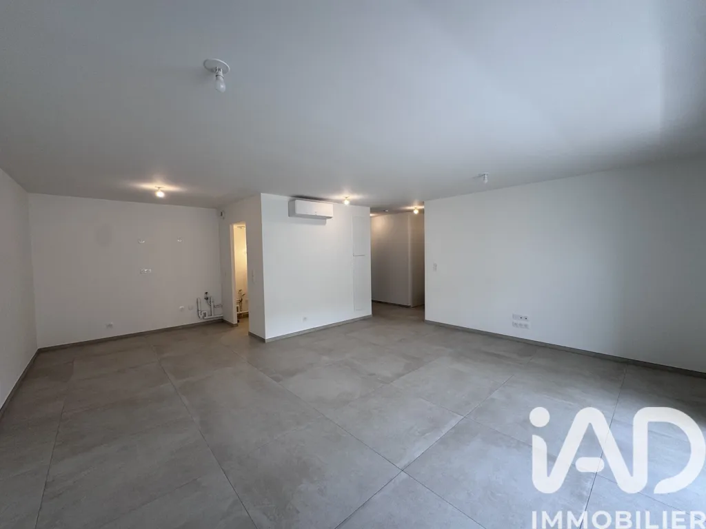 Garage - Appartement avec terrasse et parkings à Baillargues