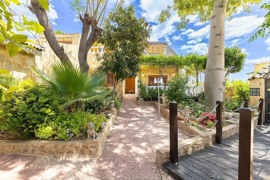 Jardin - Chalet with Pool and Terrace in L'Eliana