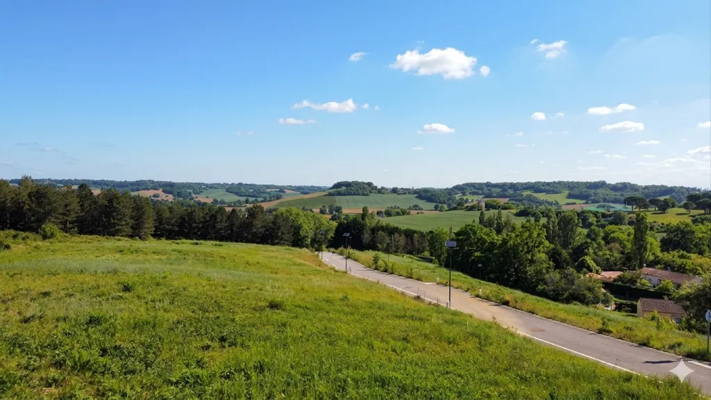 Giardino - Buildable Plot with Green Setting near Agen
