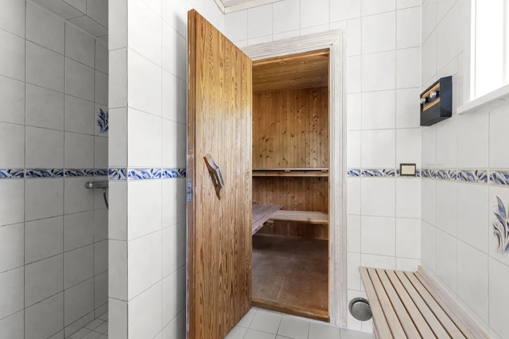 Vannitoad - Charming Villa with Sea View on Fornudden