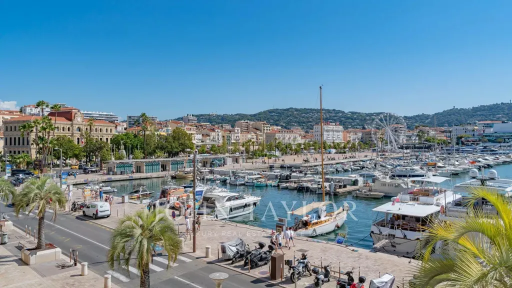 Appartement avec Vue Mer dans le Vieux Port de Cannes