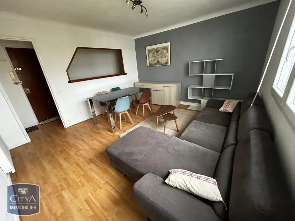 Séjour - Appartement Rénové avec Vue Dégagée à Pau