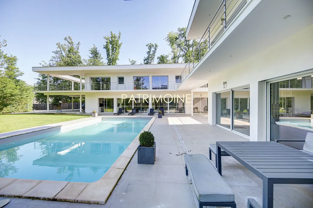 Piscina - Architectural House with Pool in Feucherolles