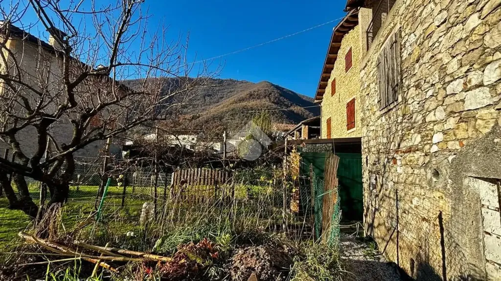 Jardin - Rustic Home with Garden in Follina