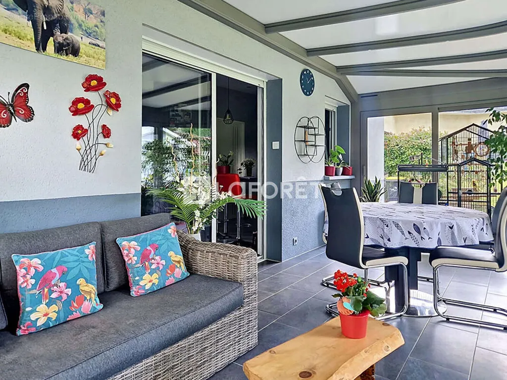 Terrasse - Maison de Plain-Pied avec Jardin à Arzal