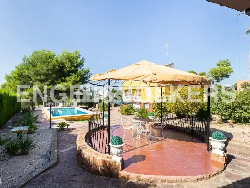 Piscine - Rustic Chalet with Pool in Montserrat