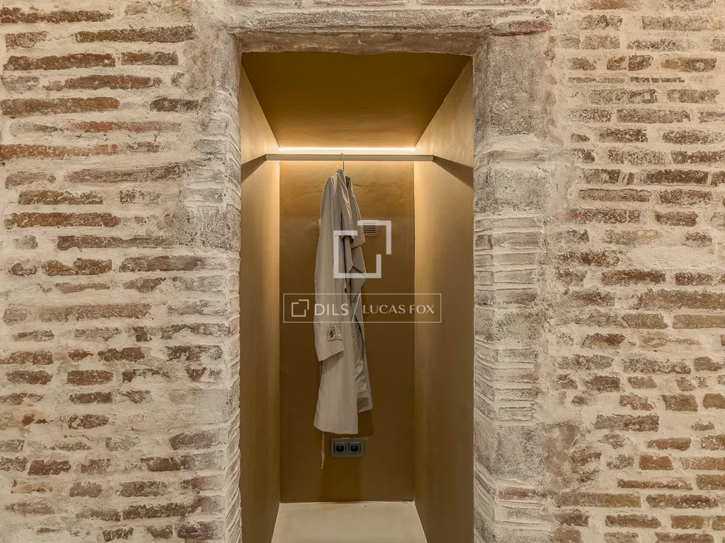 Entrée - Renovated Apartment with Mezzanine in Eixample, Barcelona
