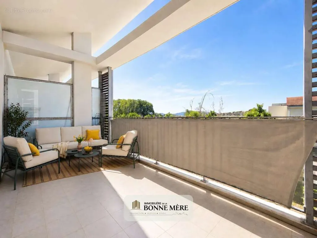 Terrass - Spacious 4-Bed Flat with South Terrace in Marseille