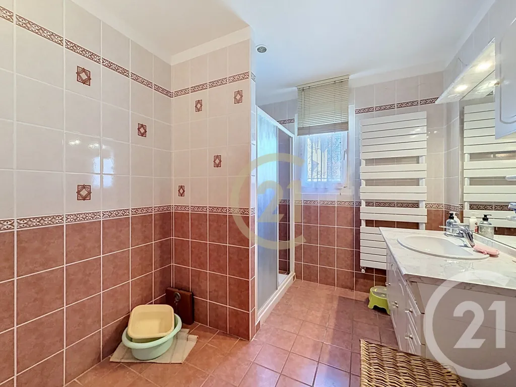 Bathrooms - Villa with Garden in Aramon