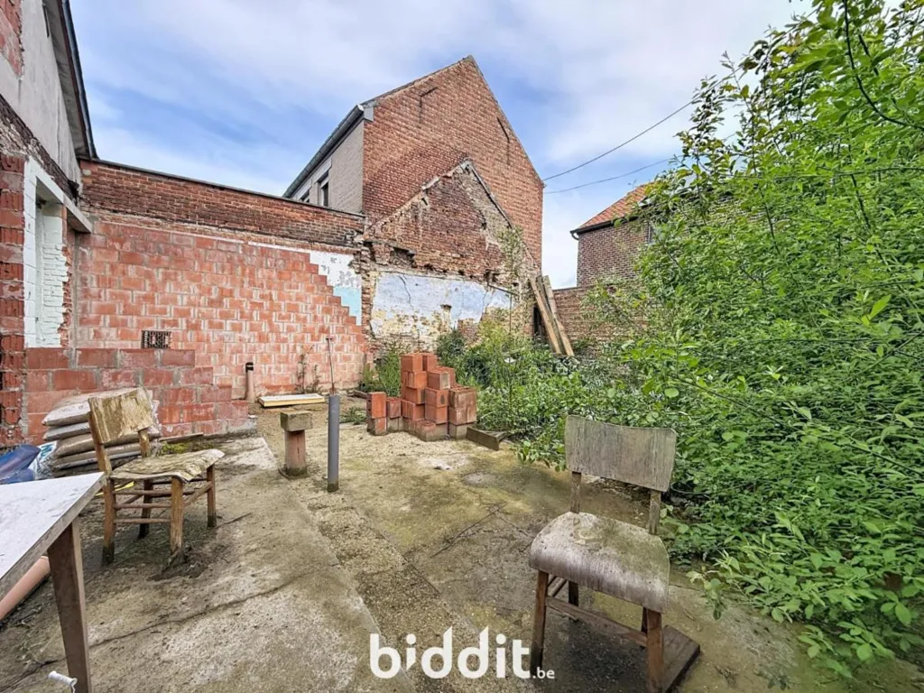 Jardin - Maison à Rénover avec Jardin dans un Environnement Rural