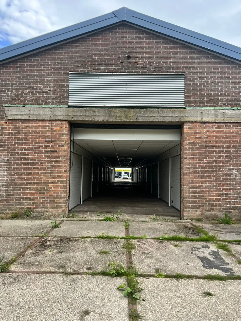 Garaaž - Garage Box with Overhead Door in Middenmeer