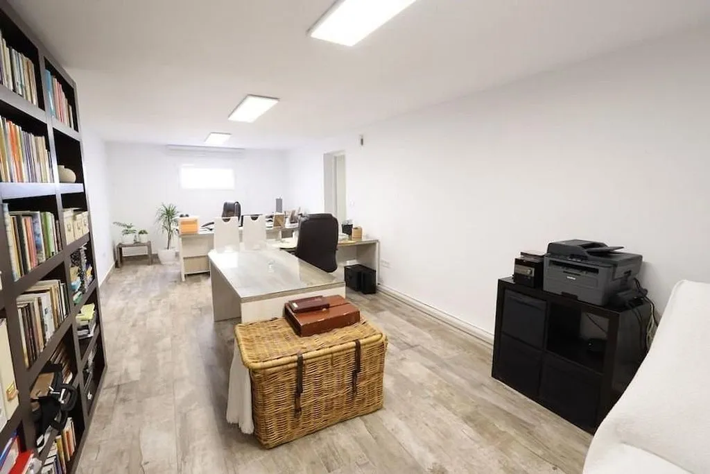 Bureau - Luxury Villa with Pool in Villamartin