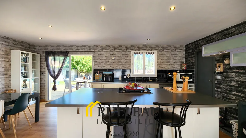 Cuisine - Maison Contemporaine avec Piscine à Saint-André-de-Cubzac