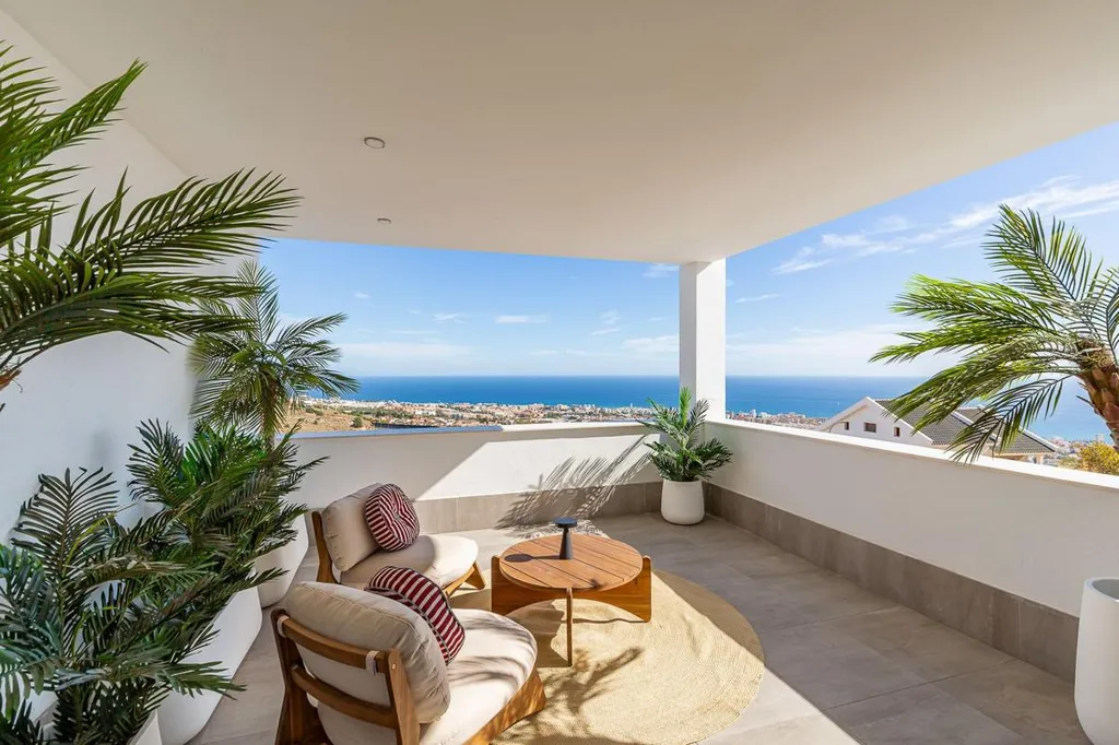 Terrace - Modern Villa with Sea Views in Benalmádena
