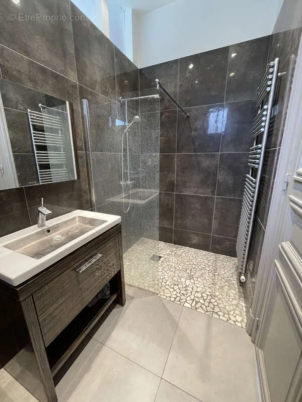 Bathrooms - Charming Townhouse near Champs-Élysées, Saint-Quentin