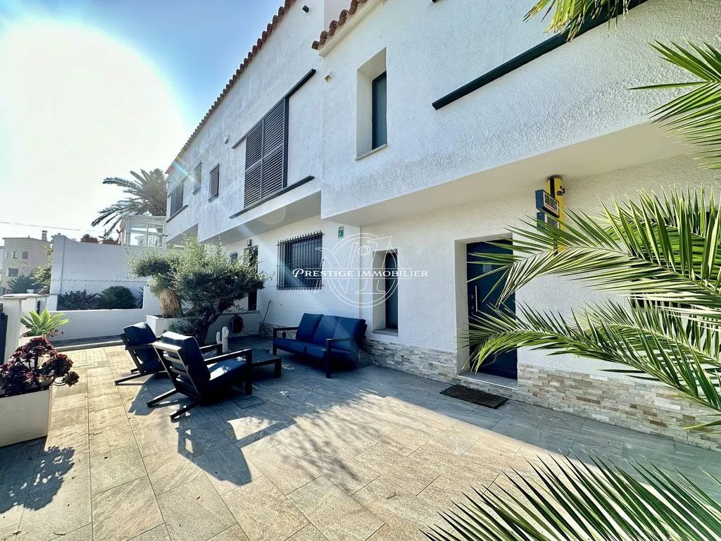 Terrass - Southwest-Facing Villa with Pool in Castelló d'Empúries