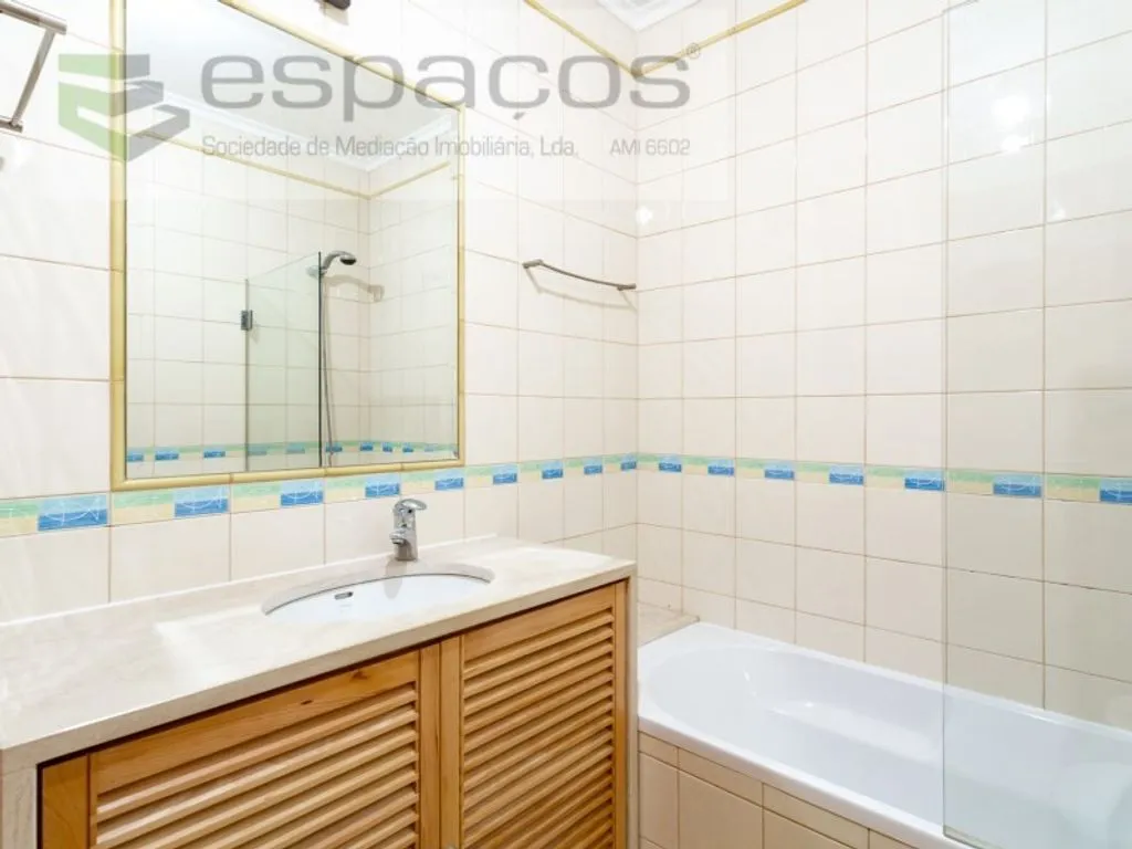 Vannitoad - Luxury Apartment with River View in Bobadela