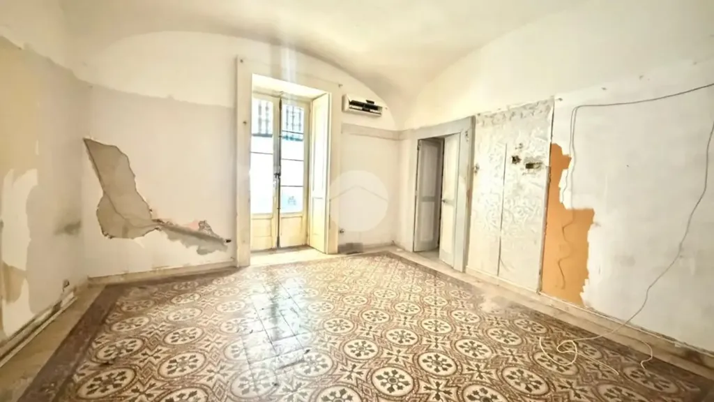 Pièces - 6-Room Apartment with Garden in Naples