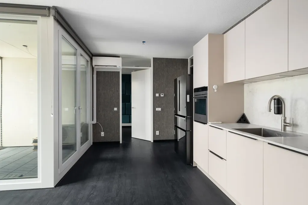 Köök - Newly Built Portiekflat with Loggia in Rotterdam