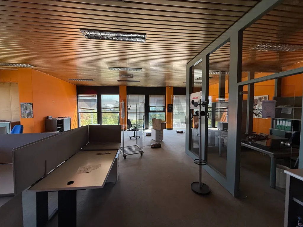 Bureau - Industrial Warehouse near Milan