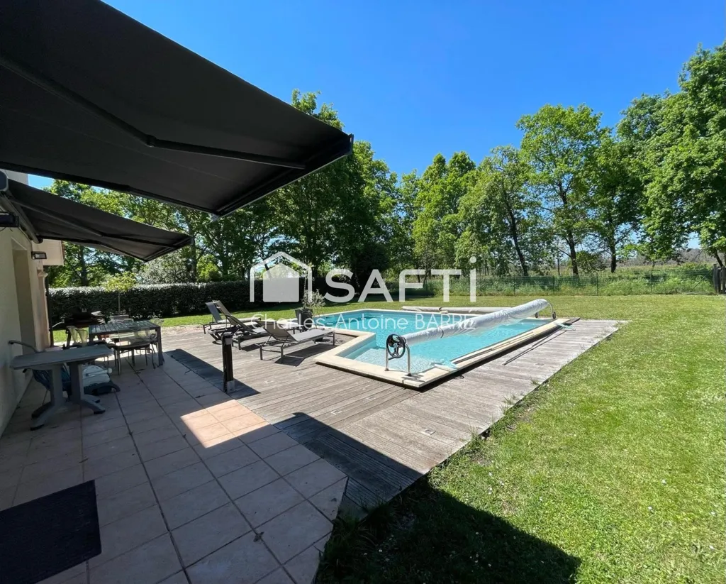 Piscina - House with Forest Edge and Pool in Saumos