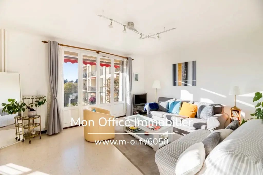 Elutuba - Traversant Flat with Balcony in Aix-en-Provence